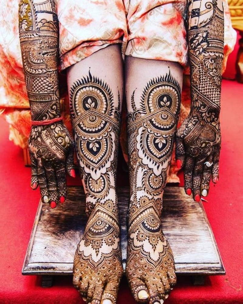 15 Beautiful and Easy Mehndi Designs for Leg